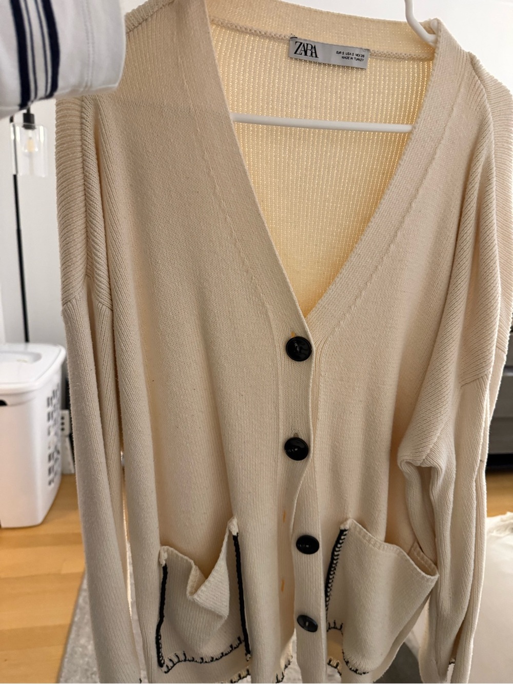 ZARA Cream Button-Up V-Neck Cardigan with Contrast Stitching